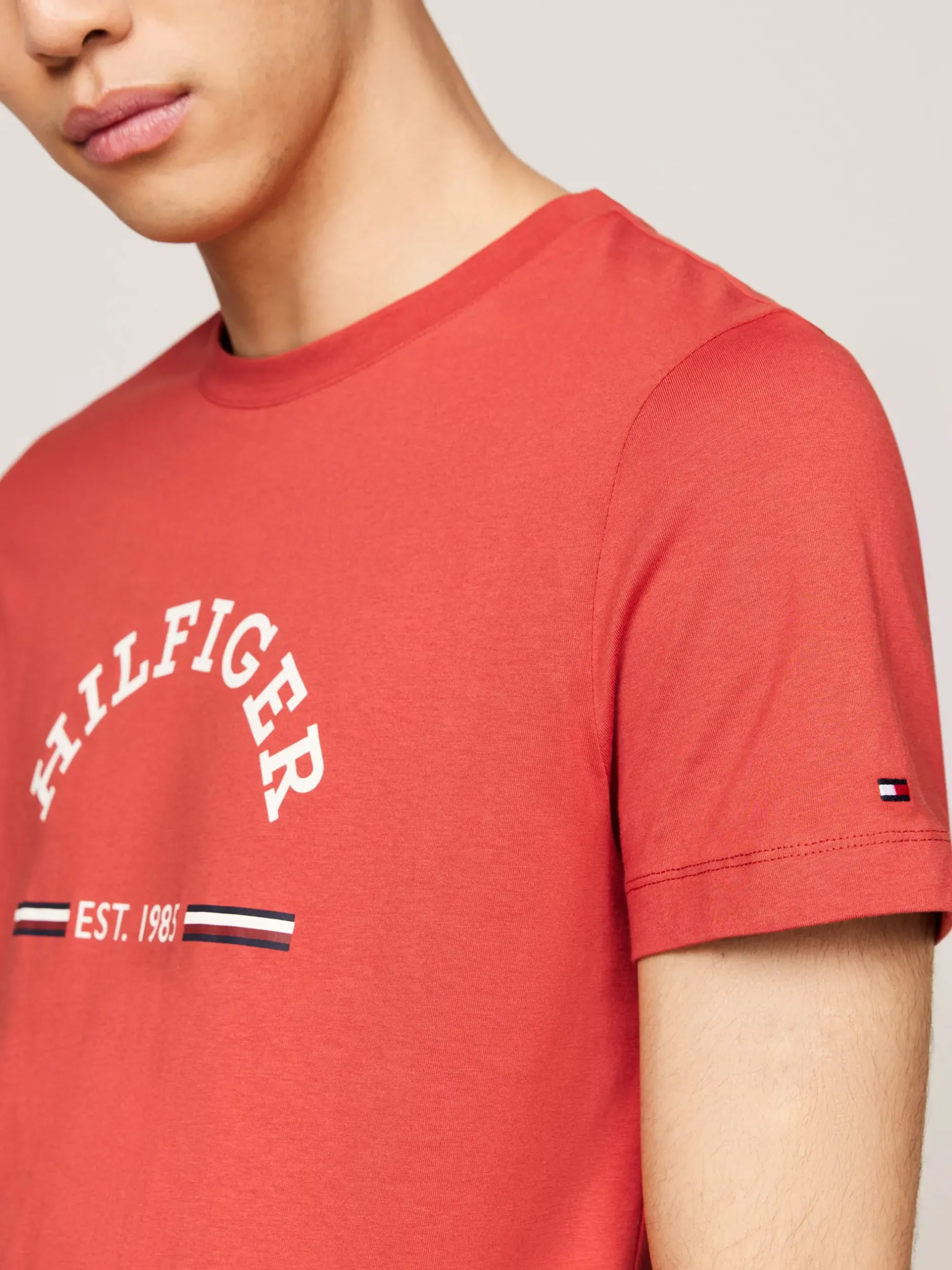 T-Shirty*Tommy Hilfiger T-shirt O Wąskim Kroju Z Logo TERRA RED