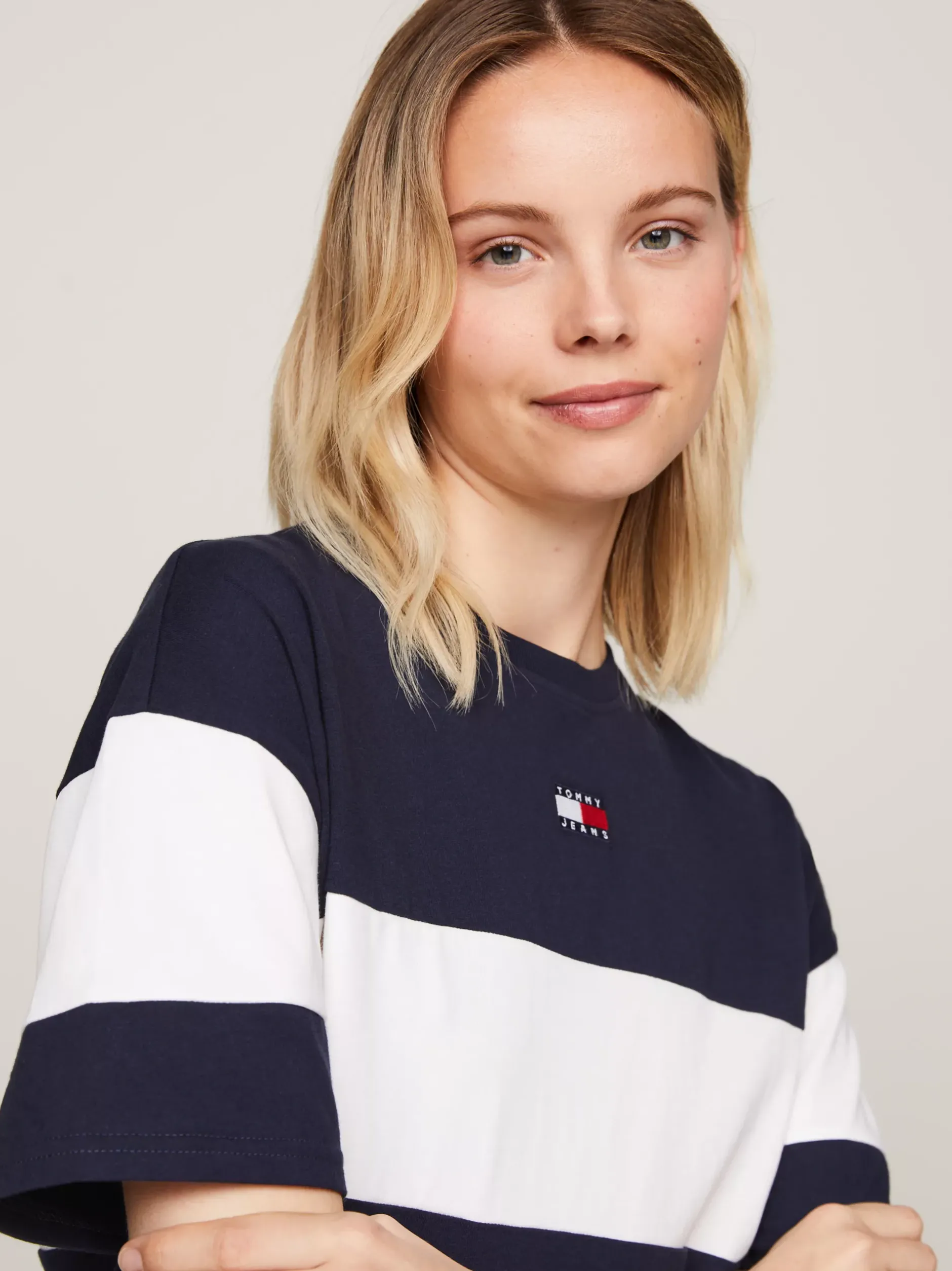 T-Shirty*Tommy Hilfiger T-shirt W Bloki Kolorów Z Naszywką DARK NIGHT NAVY / MULTI