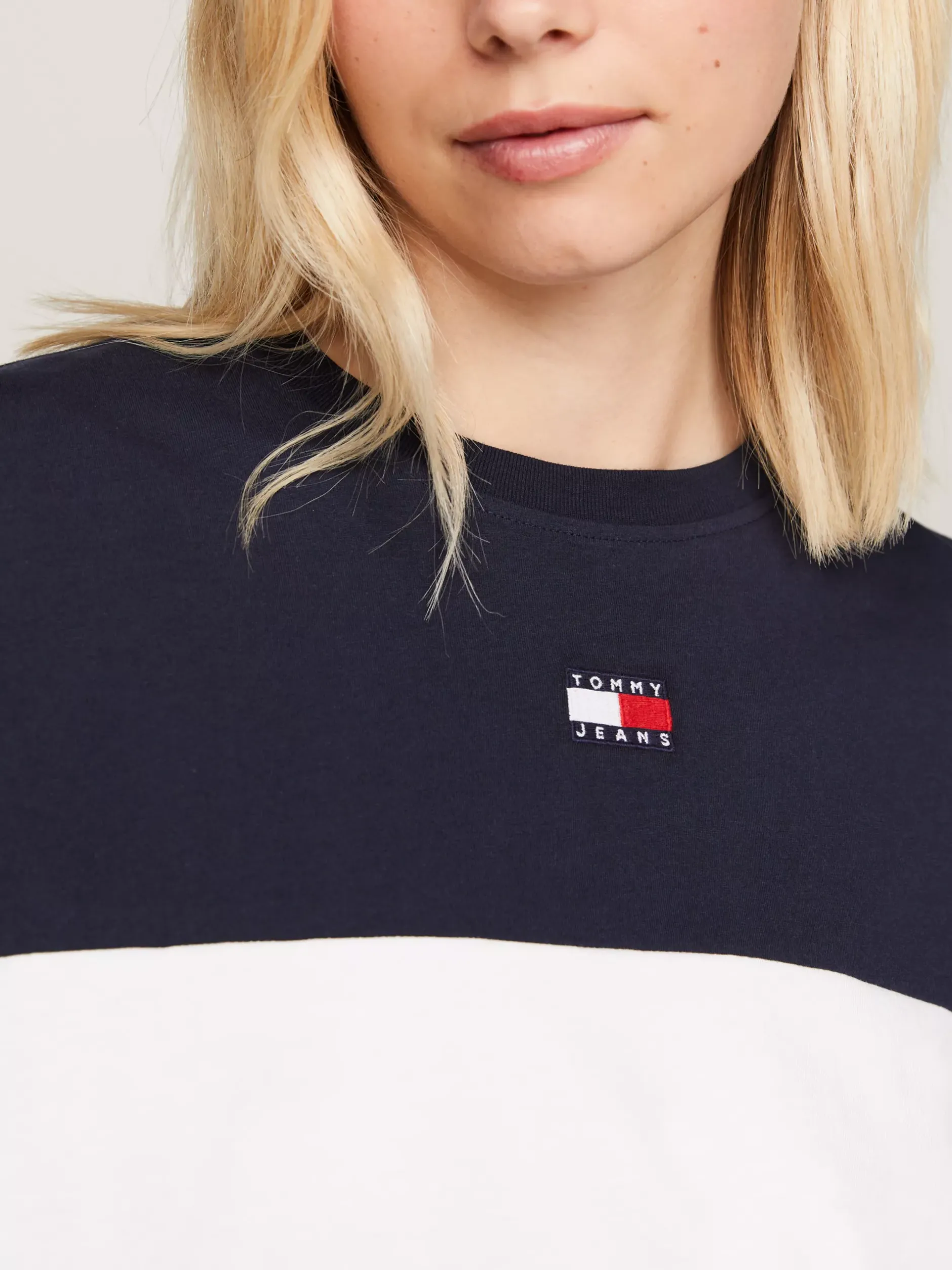 T-Shirty*Tommy Hilfiger T-shirt W Bloki Kolorów Z Naszywką DARK NIGHT NAVY / MULTI