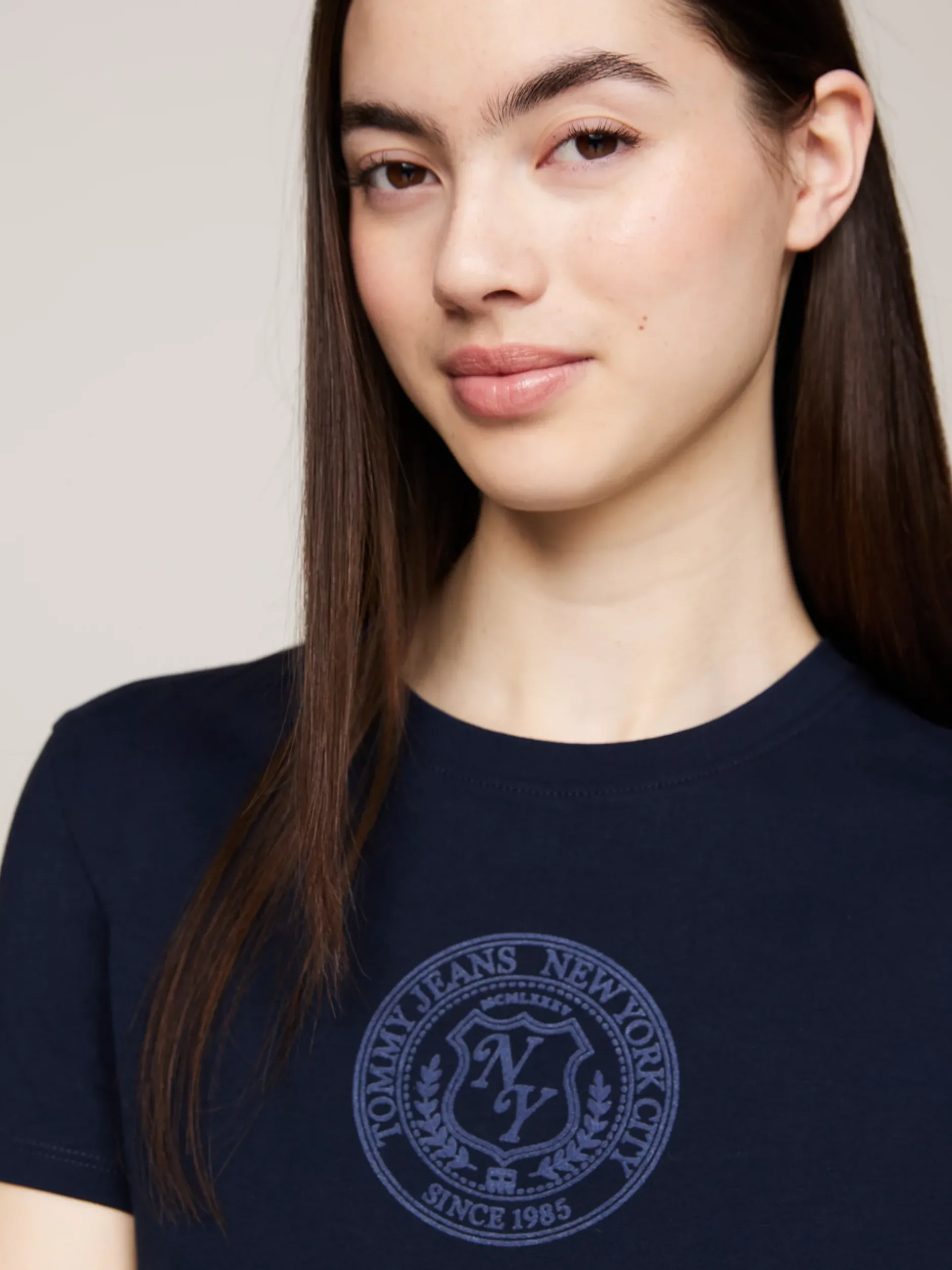 T-Shirty*Tommy Hilfiger T-shirt W Uczelnianym Stylu Z Logo Explorer DARK NIGHT NAVY
