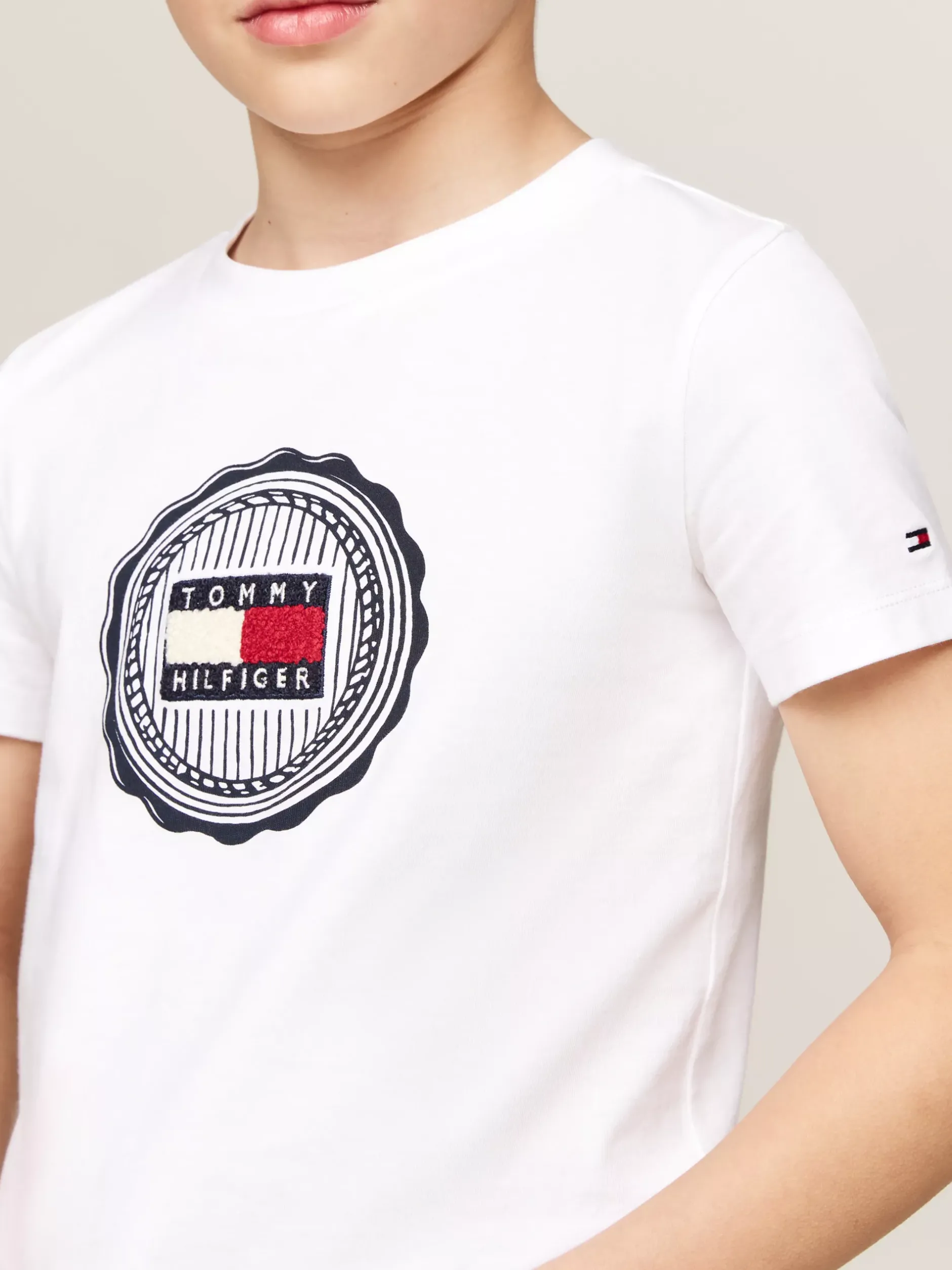 T-Shirty I Koszulki Polo*Tommy Hilfiger T-shirt Z Aplikacją W Kształcie Pieczęci WHITE