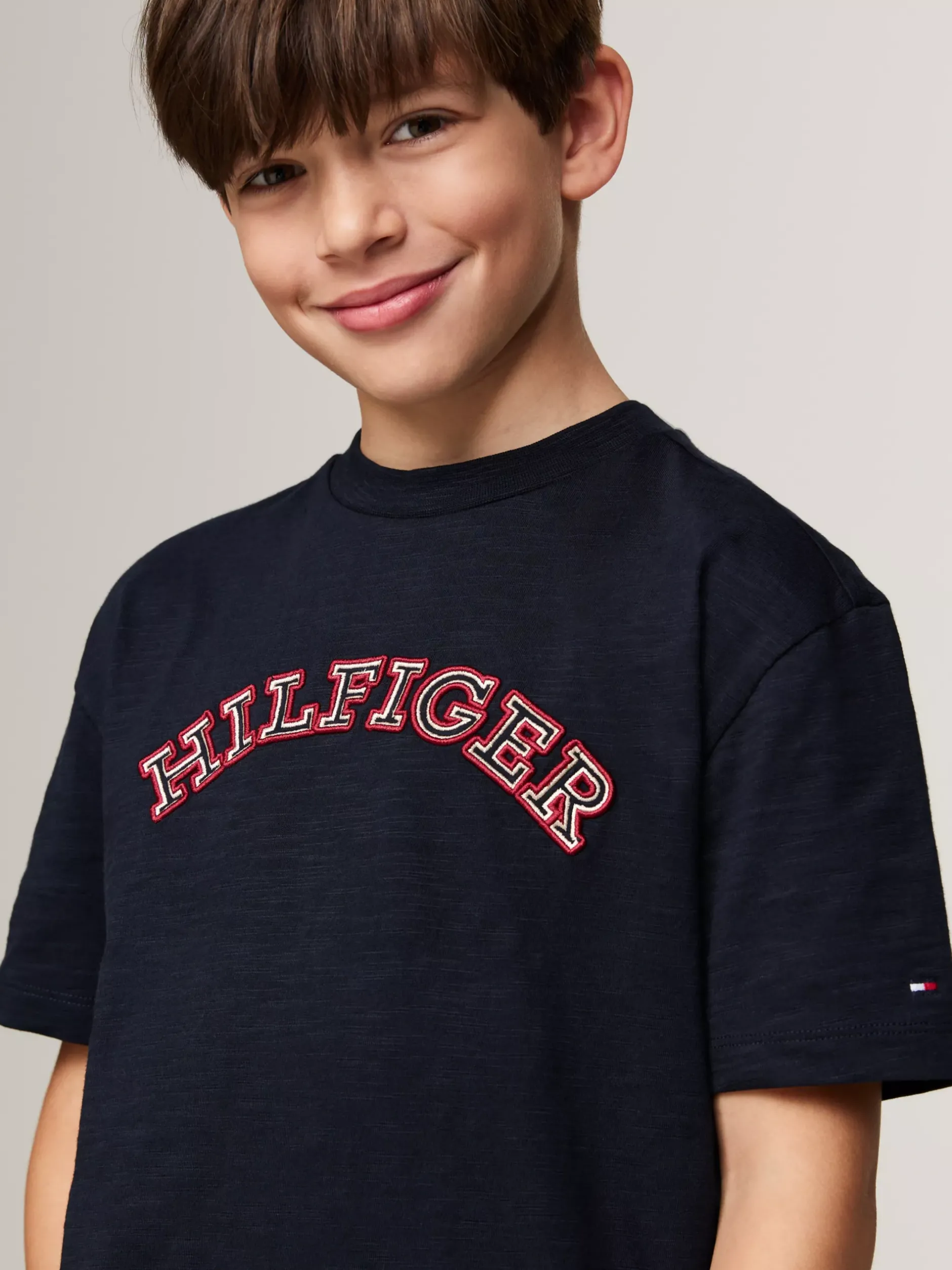 T-Shirty I Koszulki Polo*Tommy Hilfiger T-shirt Z Aplikacją Z Logo Hilfiger Monotype DESERT SKY
