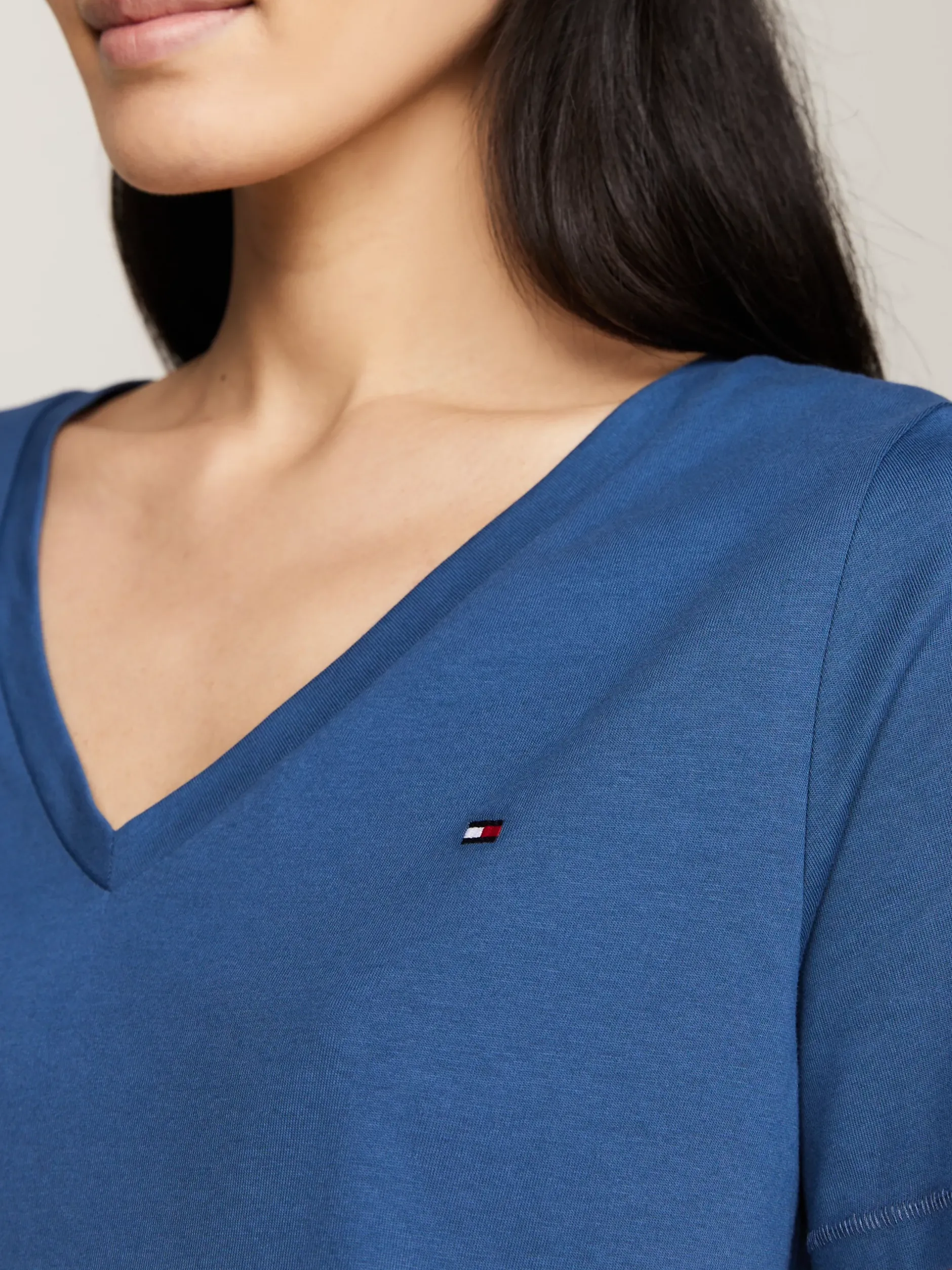 T-Shirty*Tommy Hilfiger T-shirt Z Dekoltem W Szpic Z Flagą FOSSIL BLUE