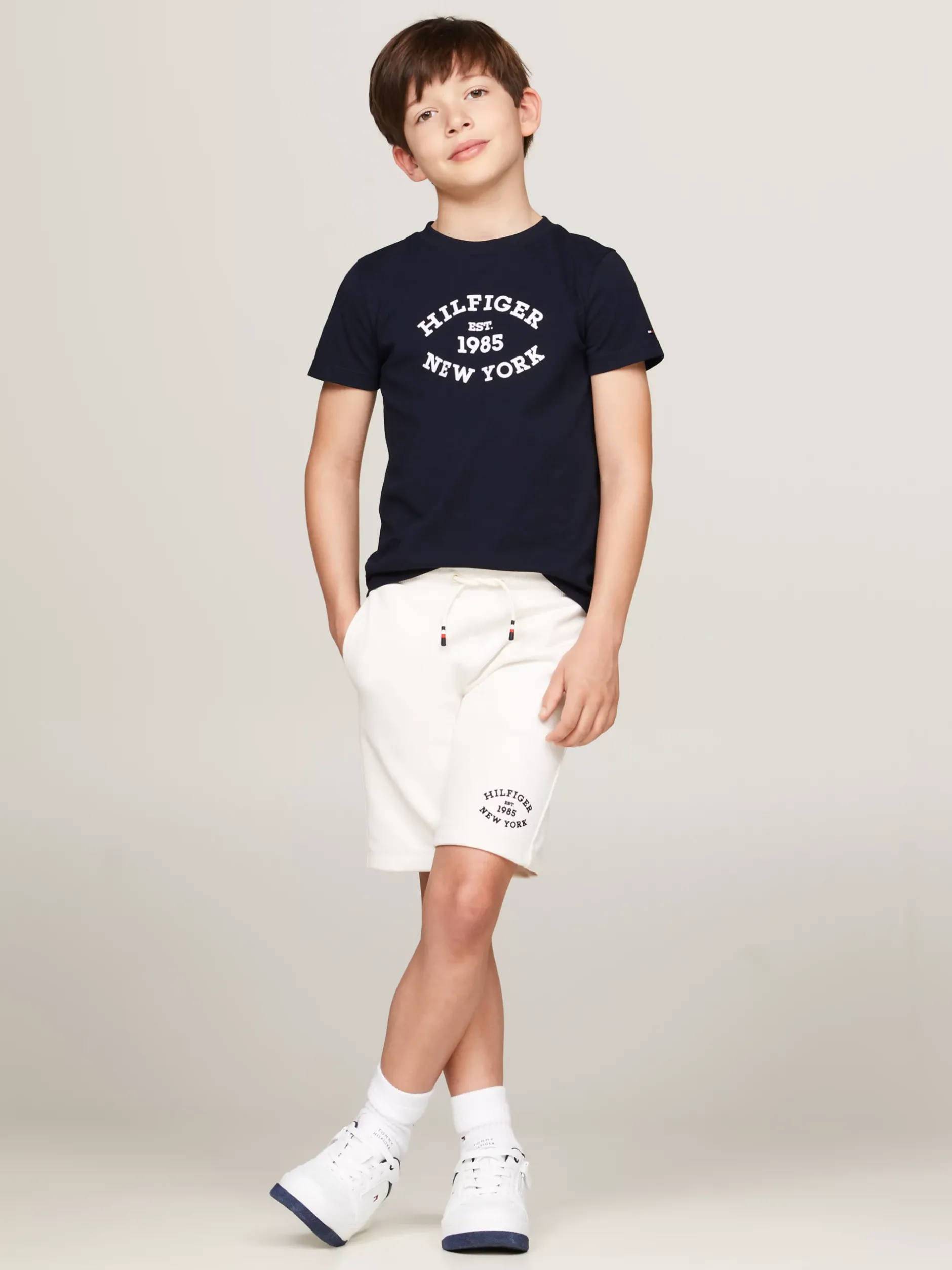 T-Shirty I Koszulki Polo*Tommy Hilfiger T-shirt Z Flokowanym Logo Hilfiger DESERT SKY