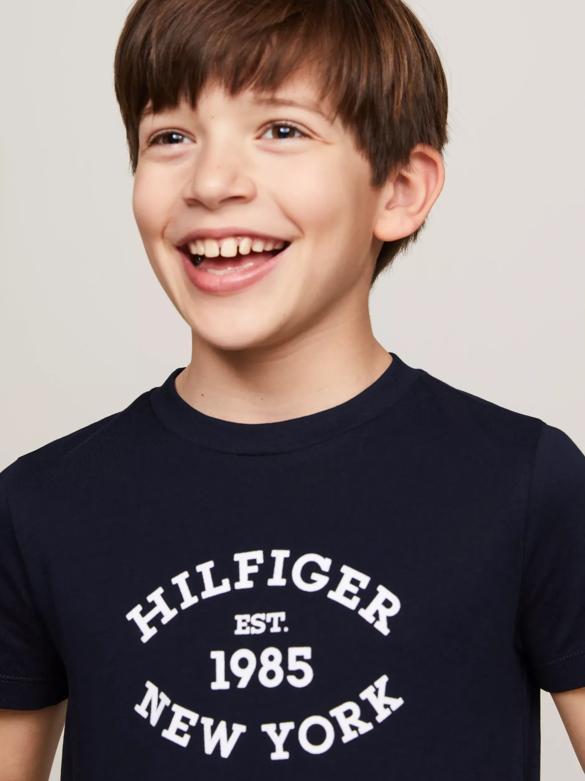 T-Shirty I Koszulki Polo*Tommy Hilfiger T-shirt Z Flokowanym Logo Hilfiger DESERT SKY