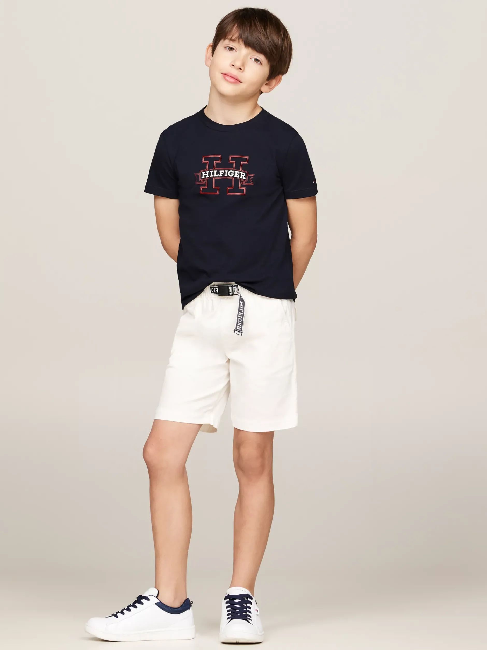 T-Shirty I Koszulki Polo*Tommy Hilfiger T-shirt Z Logo Hilfiger Wykonanym Czcionką Monotypową DESERT SKY