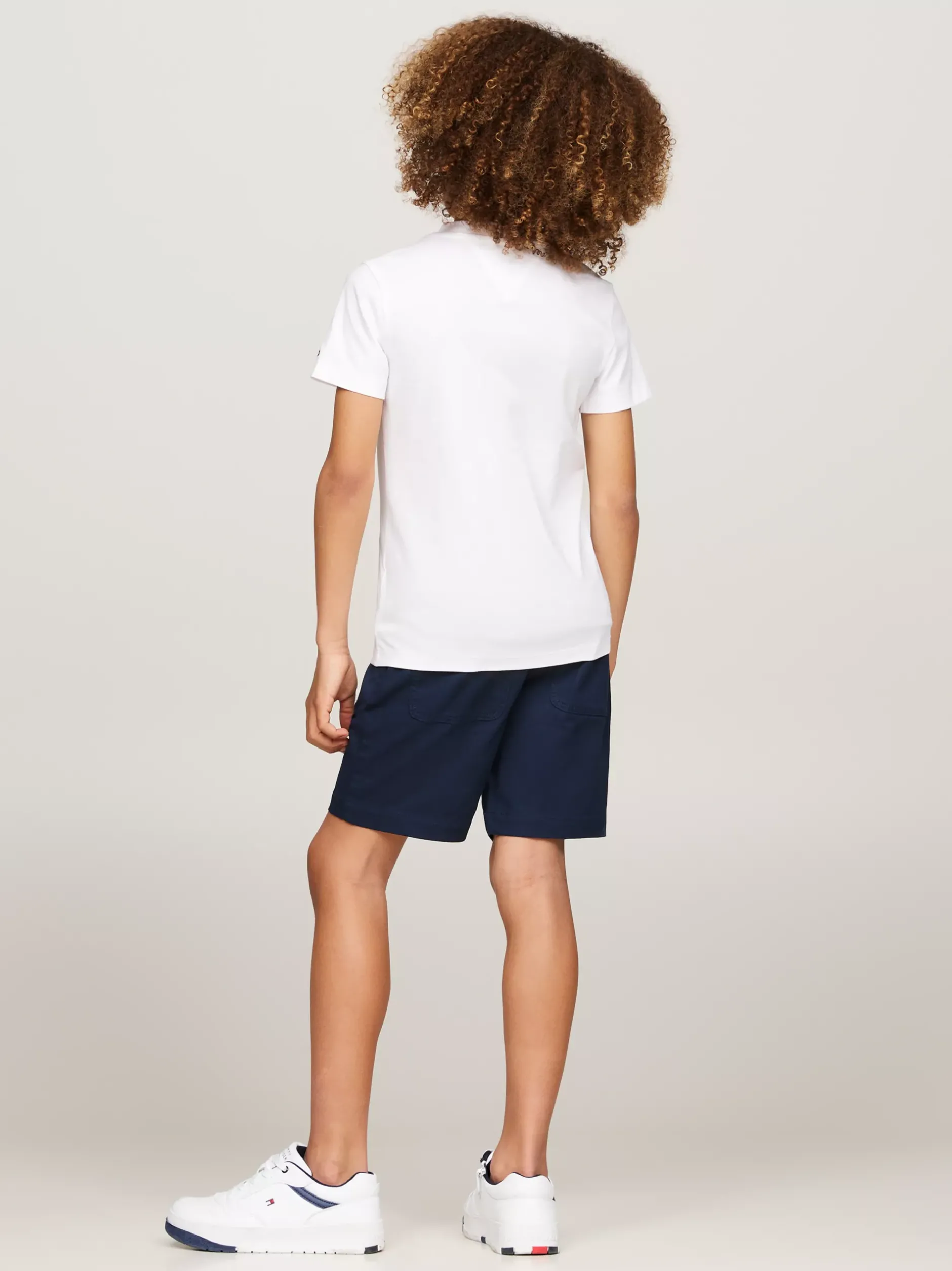 T-Shirty I Koszulki Polo*Tommy Hilfiger T-shirt Z Logo Hilfiger Wykonanym Czcionką Monotypową WHITE