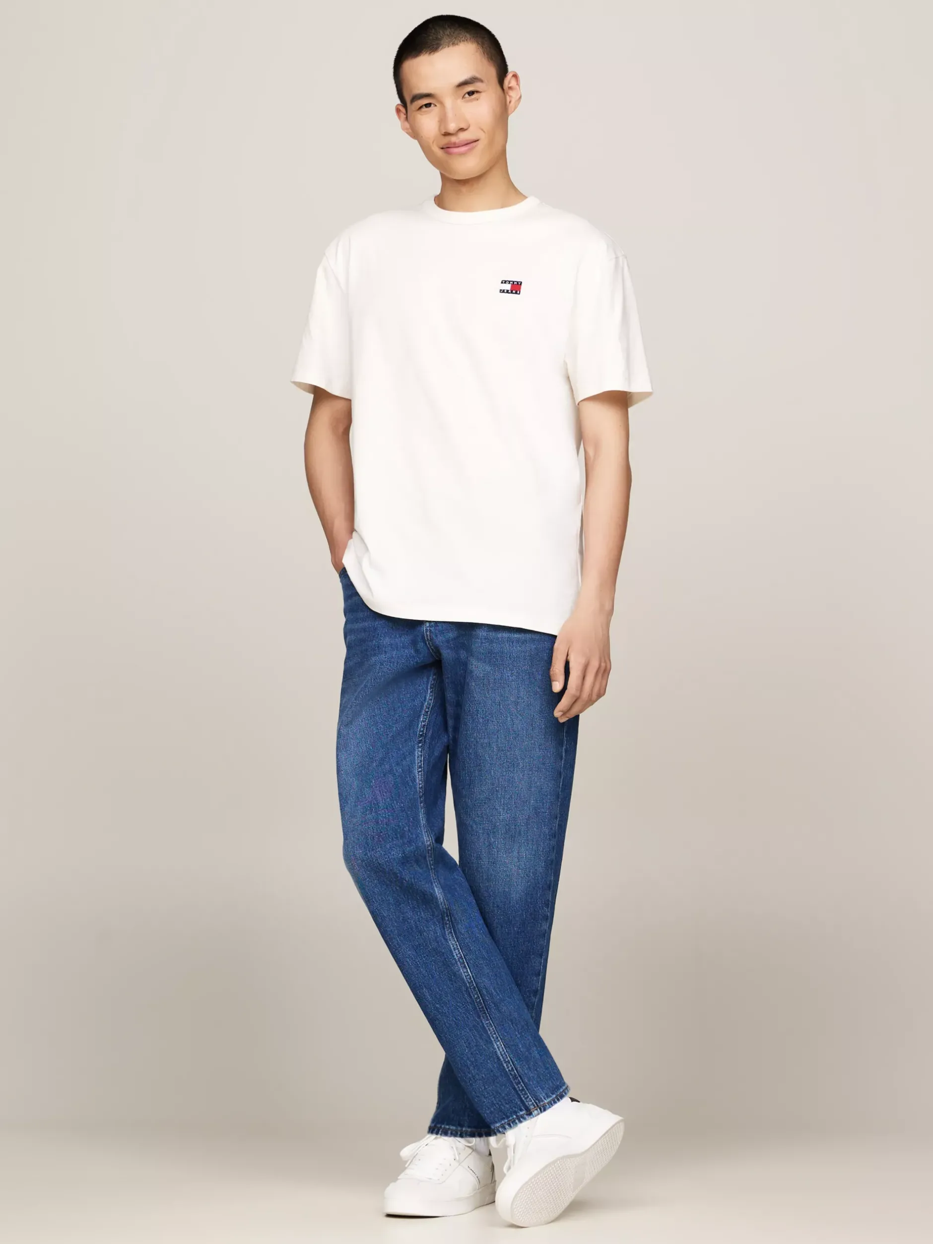 T-Shirty*Tommy Hilfiger T-shirt Z Okrągłym Dekoltem I Naszywką Tommy ANCIENT WHITE