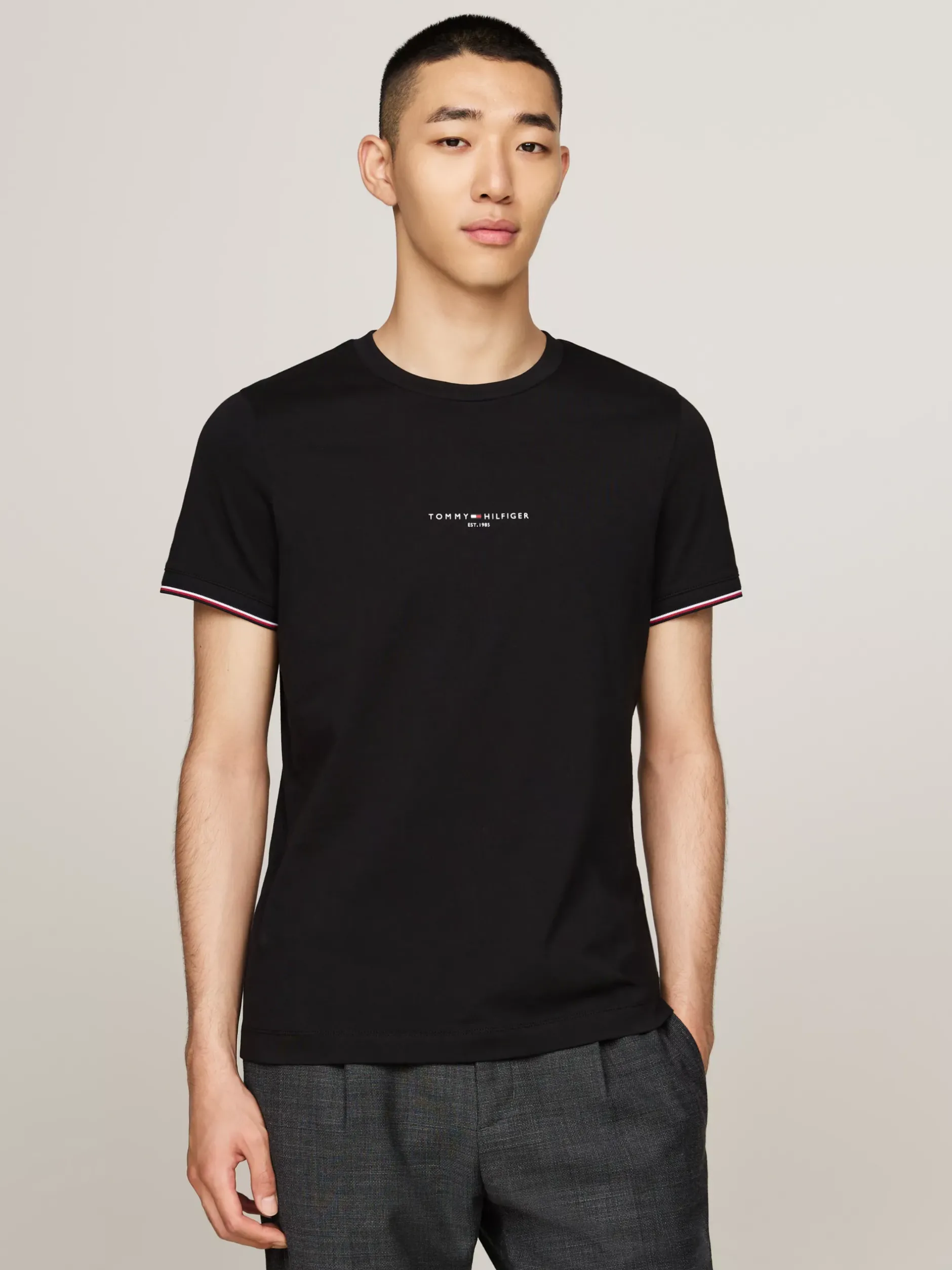 T-Shirty*Tommy Hilfiger T-shirt Z Ozdobnym Wykończeniem Rękawów BLACK
