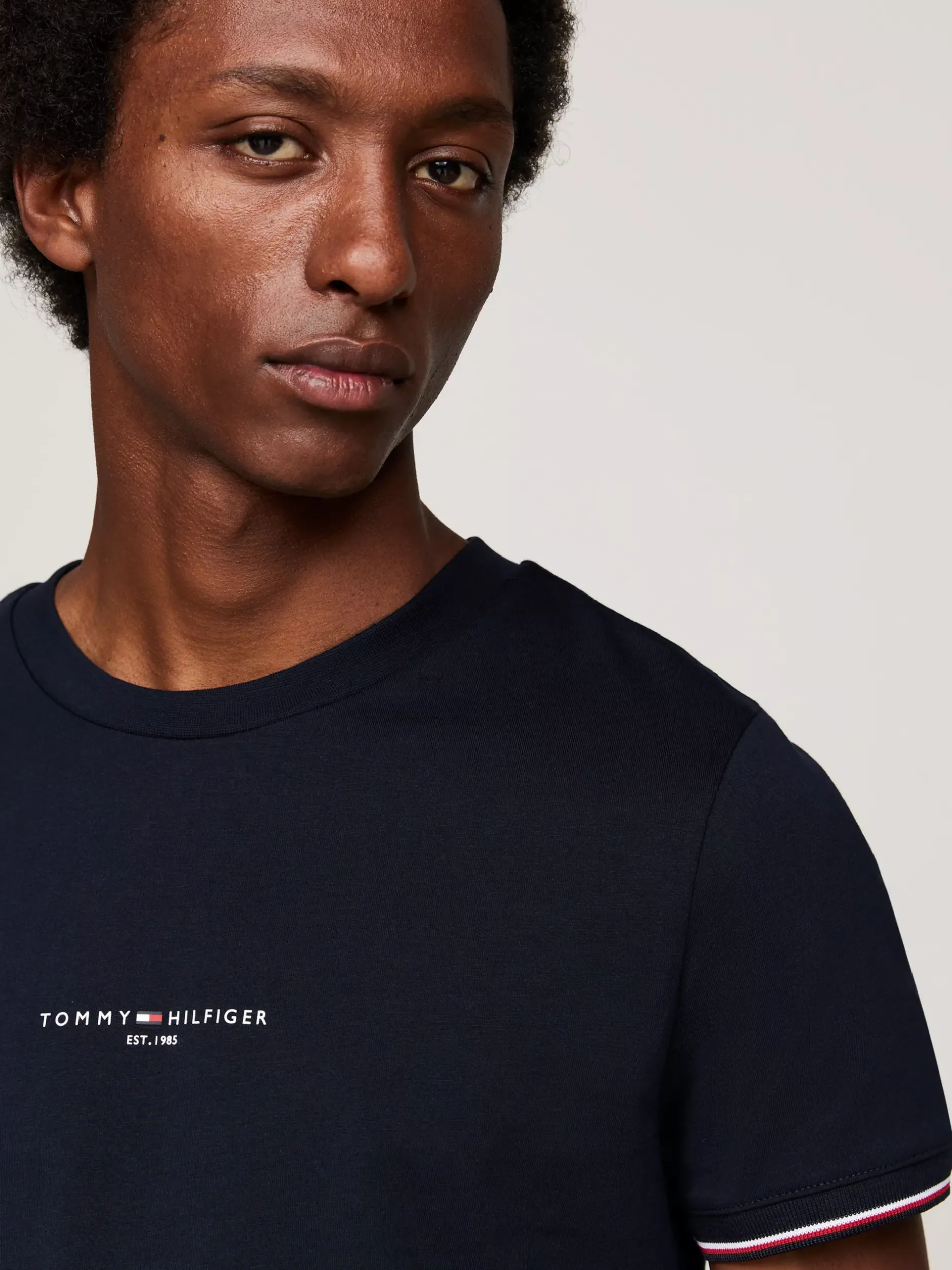 T-Shirty*Tommy Hilfiger T-shirt Z Ozdobnym Wykończeniem Rękawów DESERT SKY