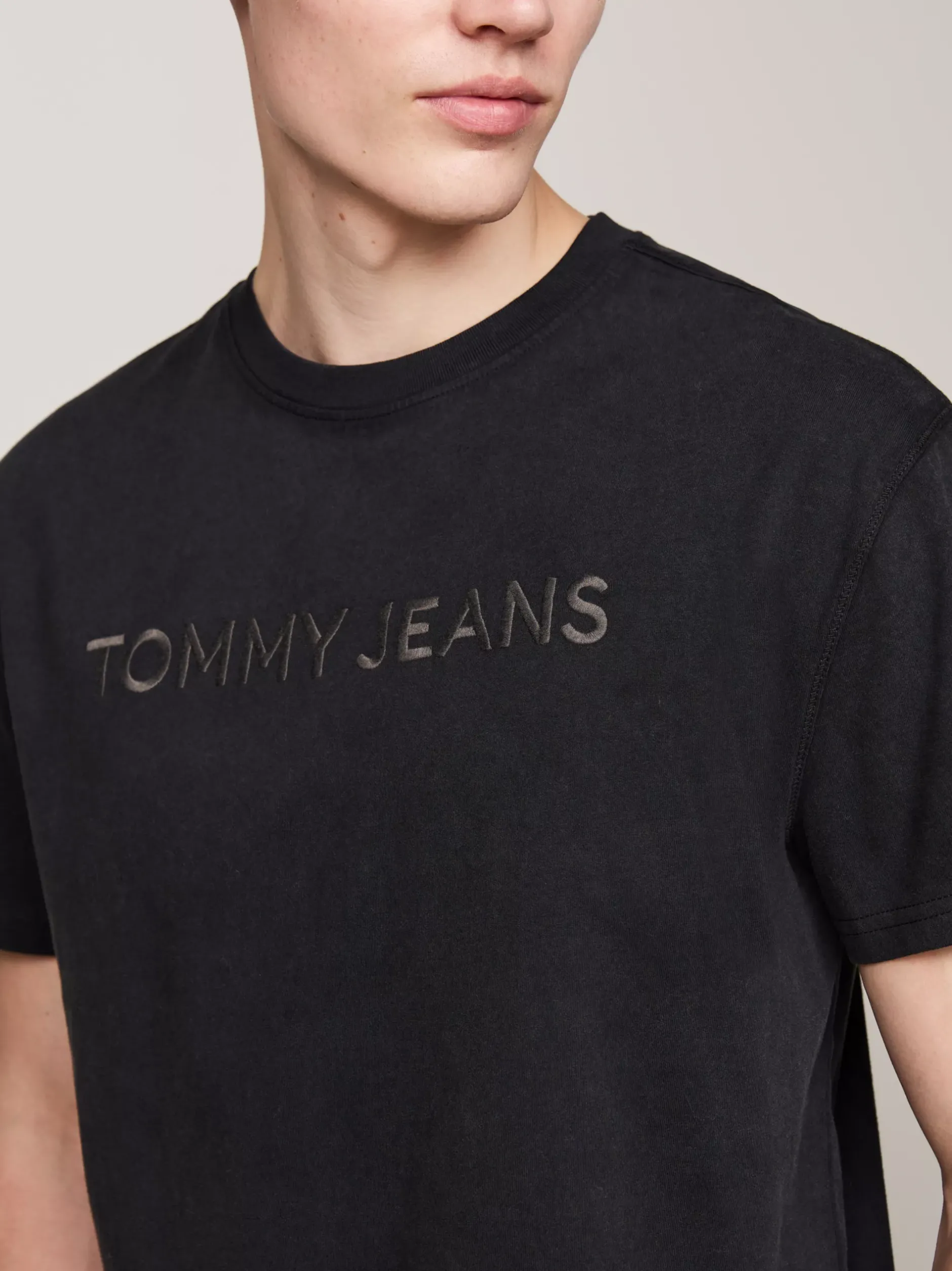 T-Shirty*Tommy Hilfiger T-shirt Z Wyhaftowanym Logo BLACK