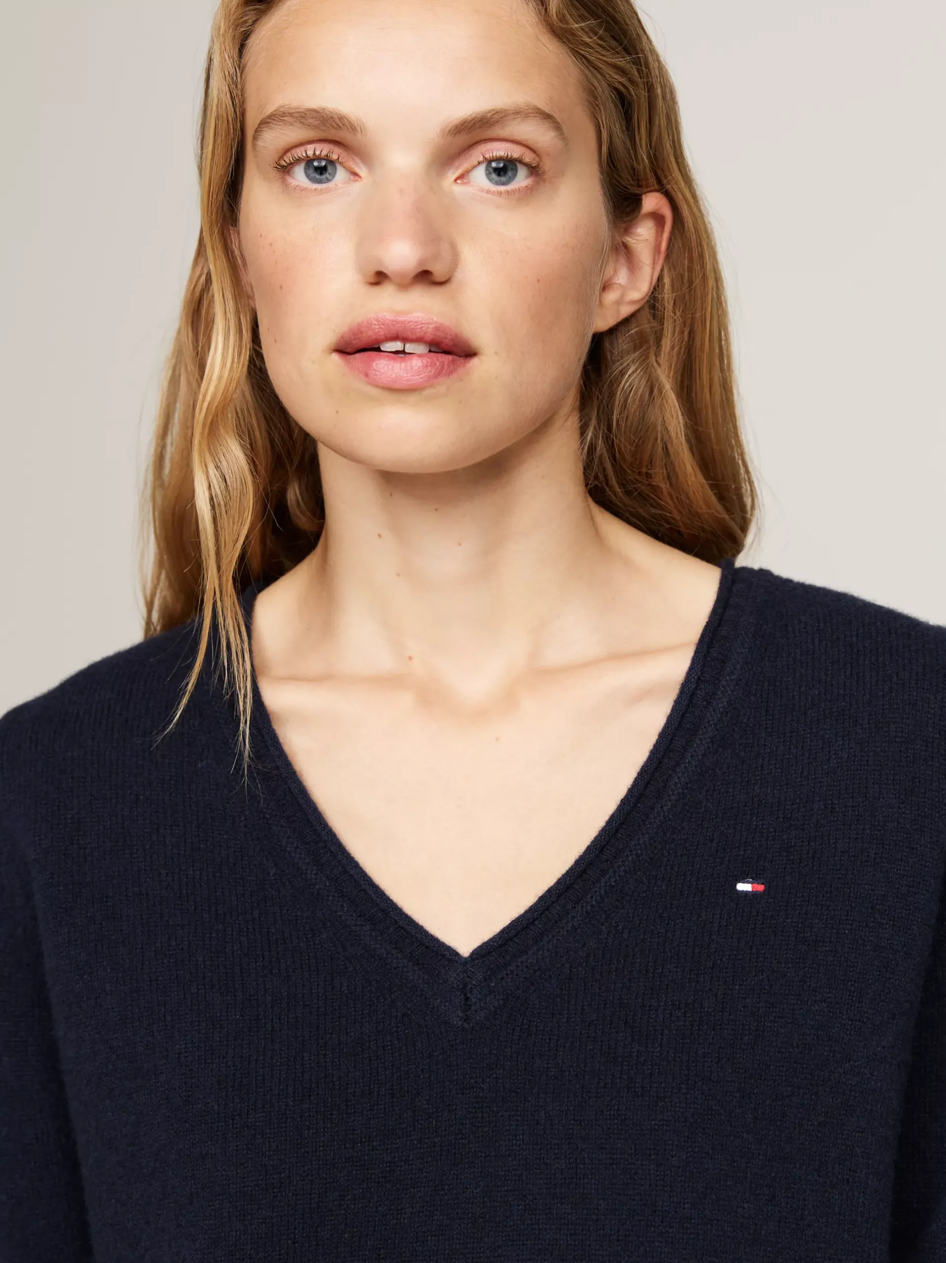 Swetry Z Okrągłym Dekoltem|Swetry*Tommy Hilfiger Wełniany Sweter Z Dekoltem W Szpic DESERT SKY