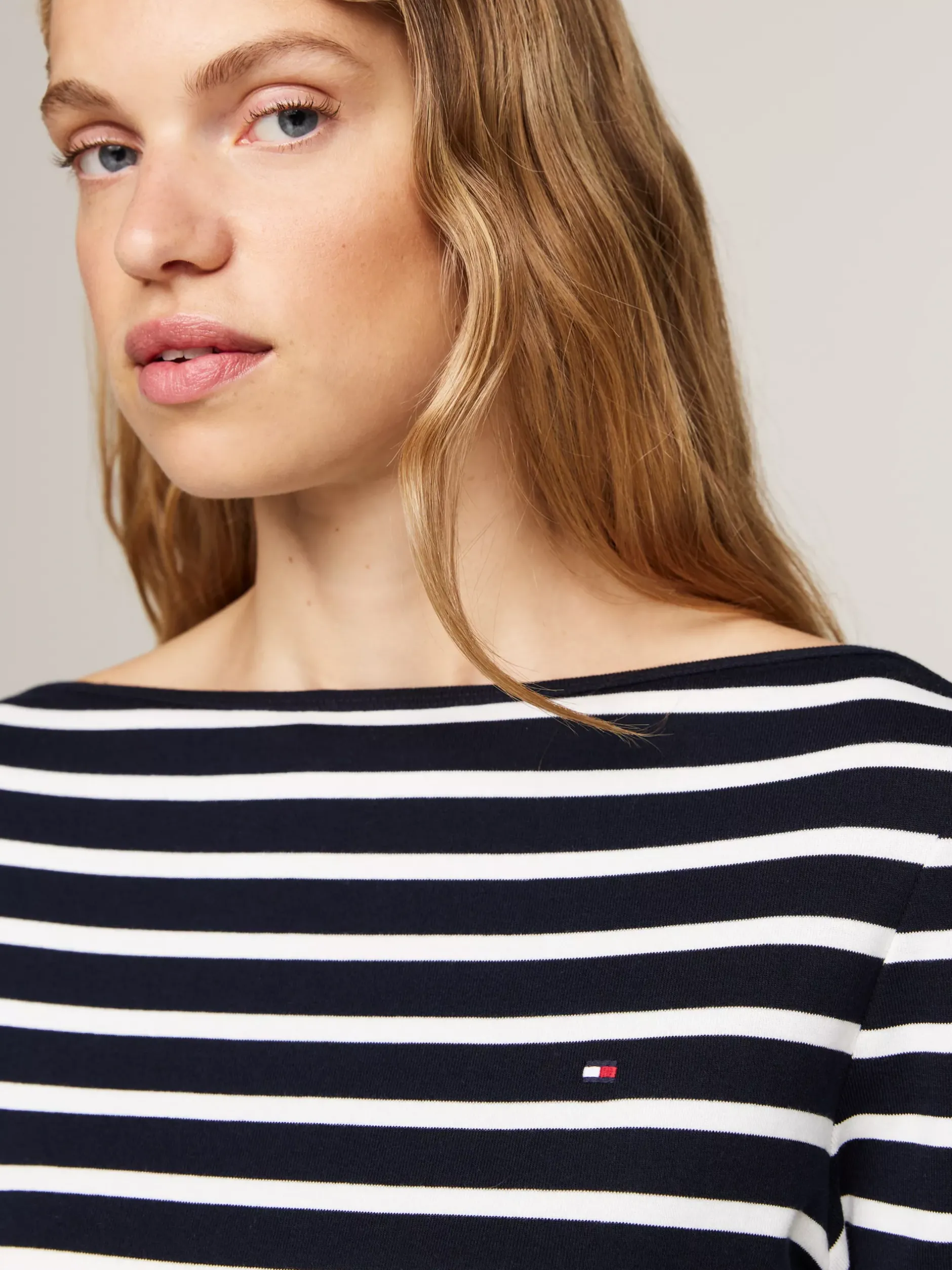 T-Shirty*Tommy Hilfiger Wąska Bluzka Z Dekoltem W łódkę I Rękawem 3/4 NOS BRETON DESERT SKY/ ECRU
