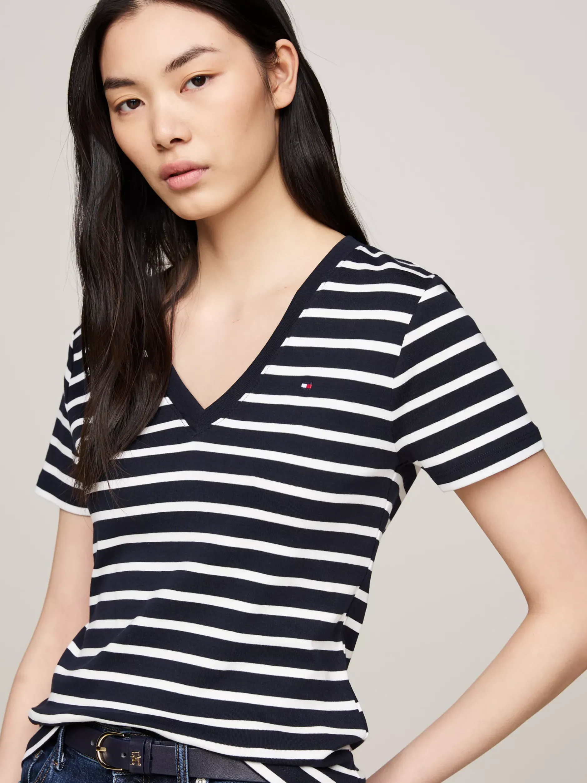T-Shirty*Tommy Hilfiger Wąski T-shirt Z Dekoltem W Szpic NOS BRETON DESERT SKY/ ECRU