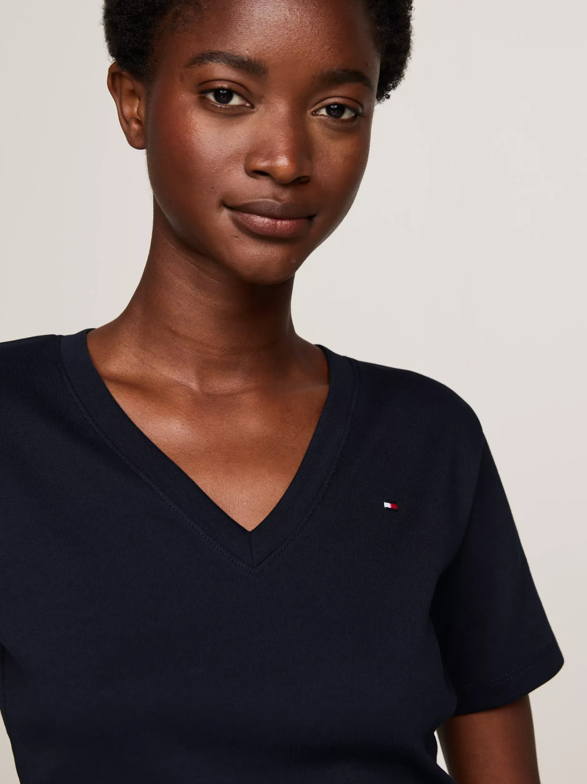 T-Shirty*Tommy Hilfiger Wąski T-shirt Z Dekoltem W Szpic NOS DESERT SKY
