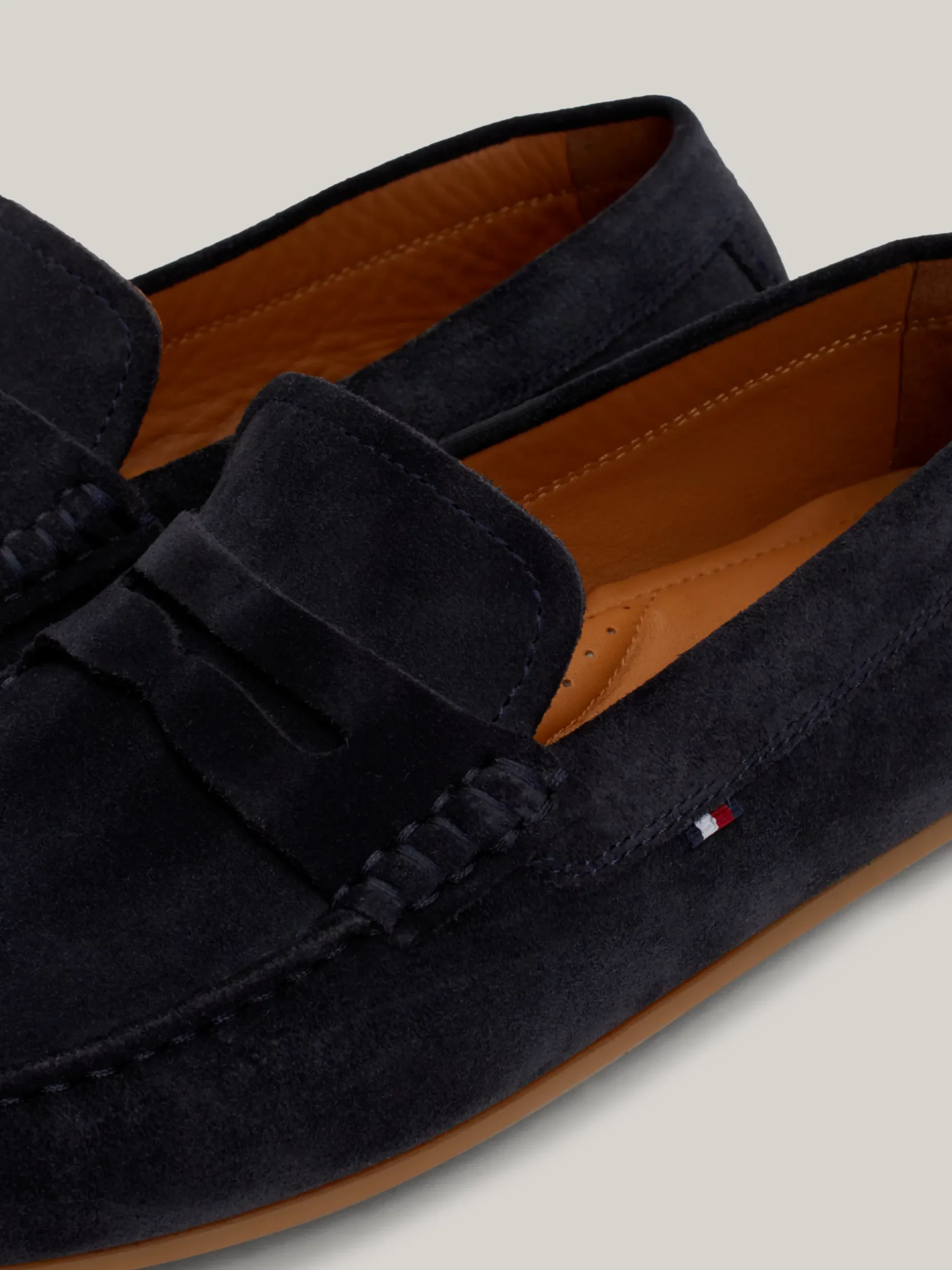Mokasyny & Buty Żeglarskie|Buty Casual*Tommy Hilfiger Zamszowe Mokasyny Typu Driver Z Flagą DESERT SKY